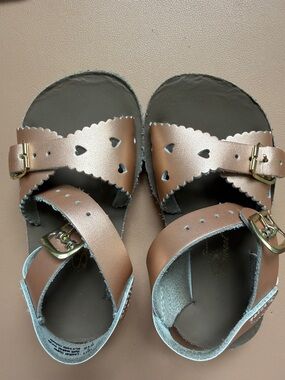 Salt Water Sandals by Hoy Sweetheart Metallic Rose Gold Heart Strap Kids Sandals